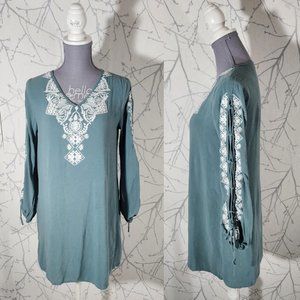 Paper Crane Green Floral Embroidered Lattice Sleeve Tunic